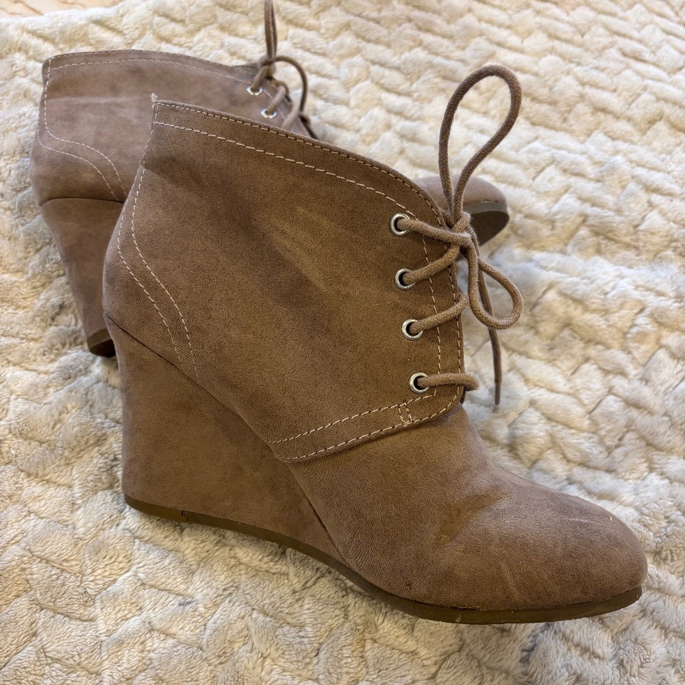 Ankle wedge boots